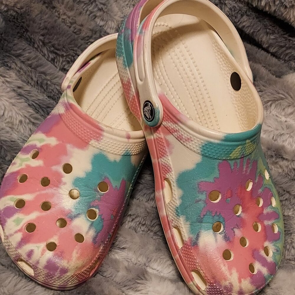 Women's tye dye Crocs Size 8